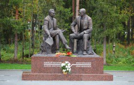 Памятник Косыгину и Кекконену